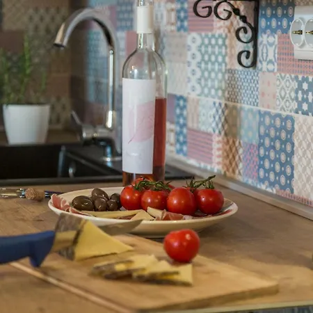 Henna 아파트 풀라